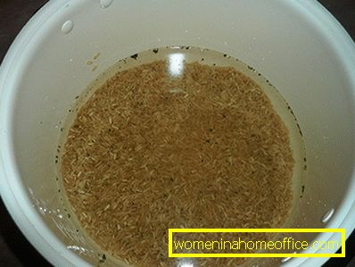 Ceux qui préfèrent cuisiner dans une mijoteuse, il ne sera pas difficile de faire cuire du riz brun dedans